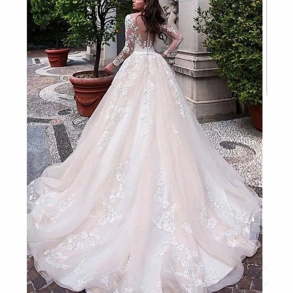 Appliqued Lace A-line Princess Scoop Neck Long Sleeve Sweep Train Fall Tulle Wedding Dress