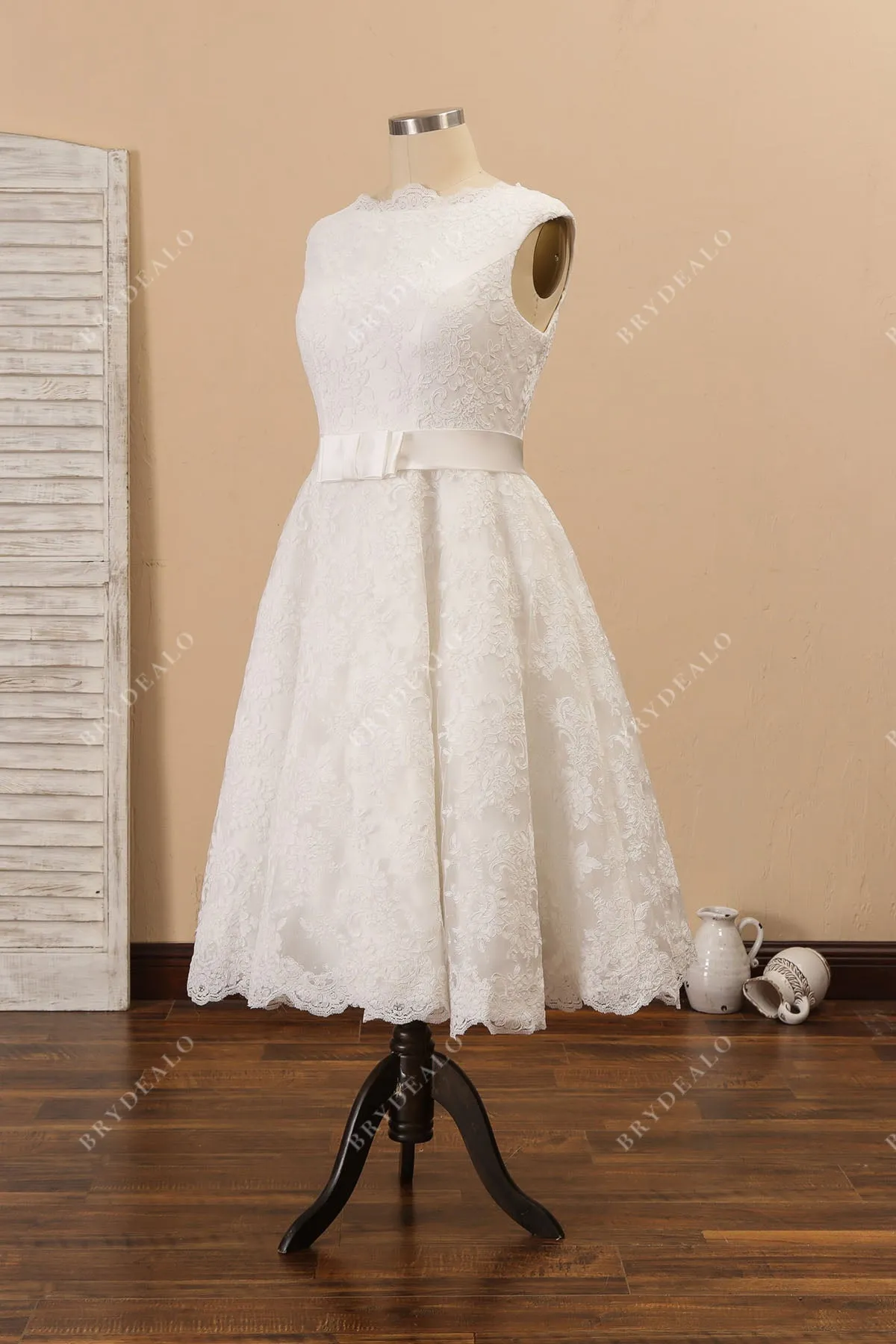 Vintage Lace Tea Length Cap Sleeve Casual Wedding Dress