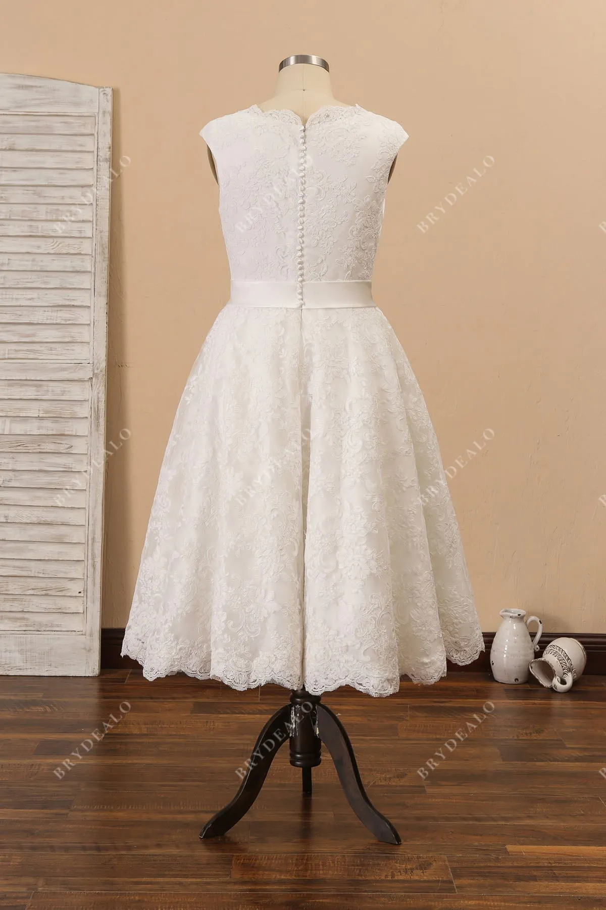 Vintage Lace Tea Length Cap Sleeve Casual Wedding Dress