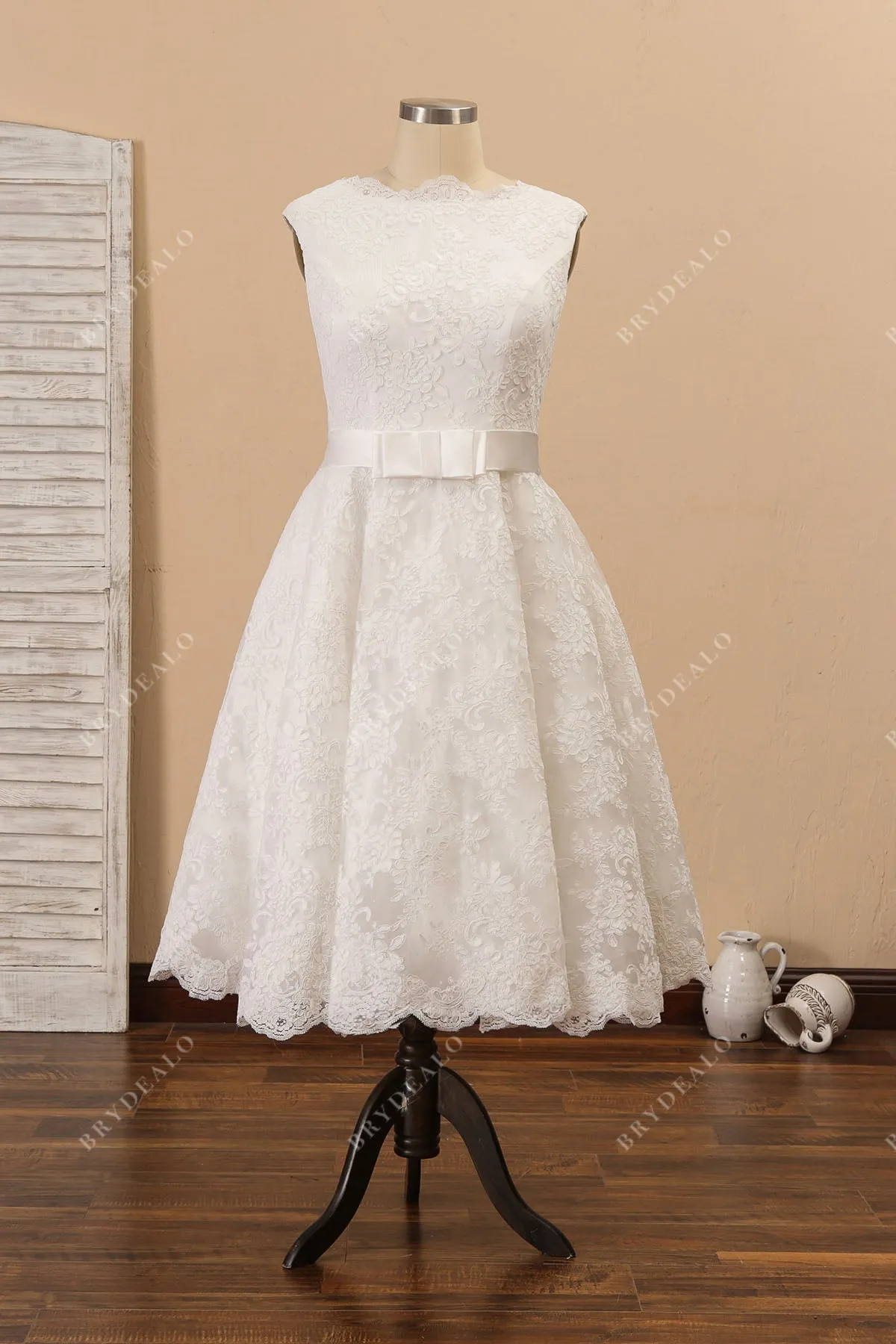 Vintage Lace Tea Length Cap Sleeve Casual Wedding Dress